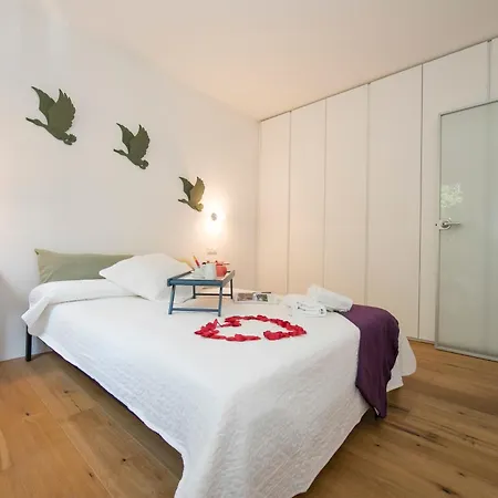 Appartement Charm Apartment With Balcony And Parking - Happy Rentals *